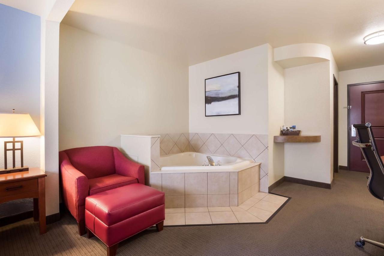 Best Western Coffeyville Central Business District Inn And Suites Экстерьер фото